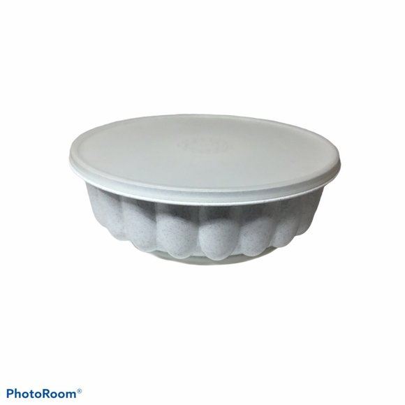 Tupperware Jell-O Mold With Lid 6 cup Mold With Fluted Ring Excellent Used Cond - Picture 1 of 4